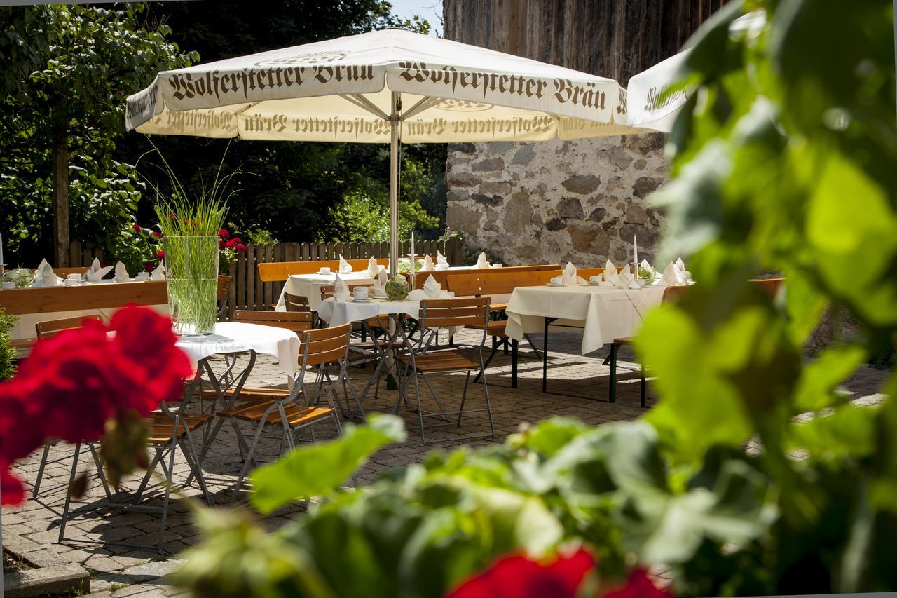 Hotel Wirtshaus Am Schloss Aicha vorm Wald ภายนอก รูปภาพ