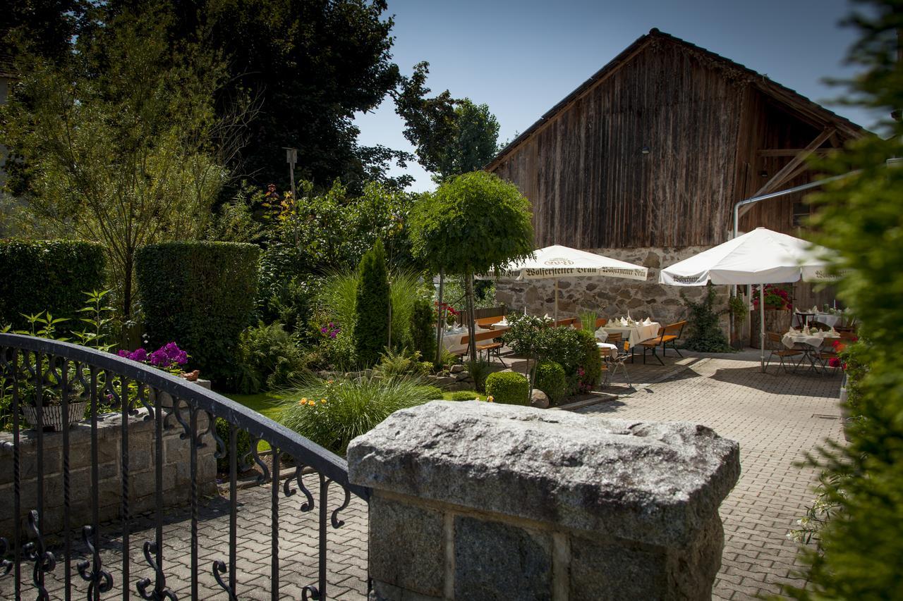 Hotel Wirtshaus Am Schloss Aicha vorm Wald ภายนอก รูปภาพ